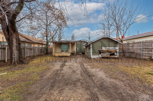 Building Photo - 2719 W Douglas Ave