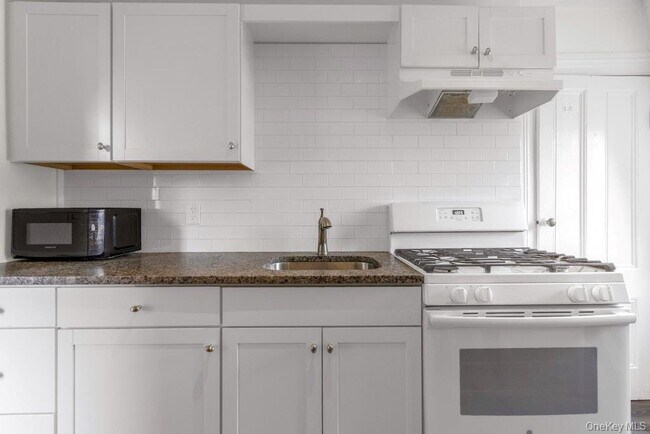 Building Photo - 46 Voorhis Ave