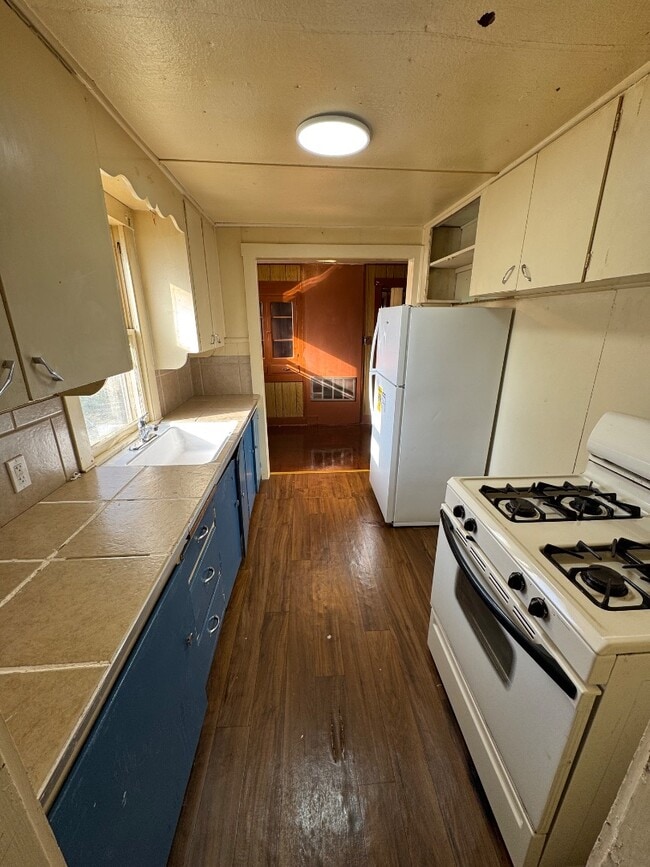 Building Photo - 1411 Harding St