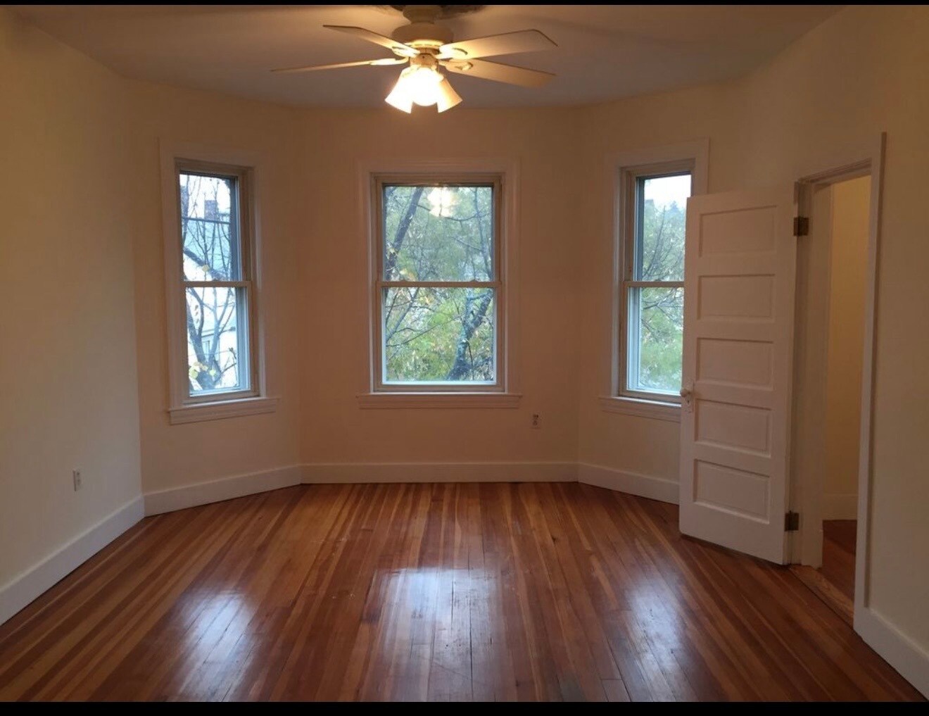 Building Photo - 756 Saratoga St