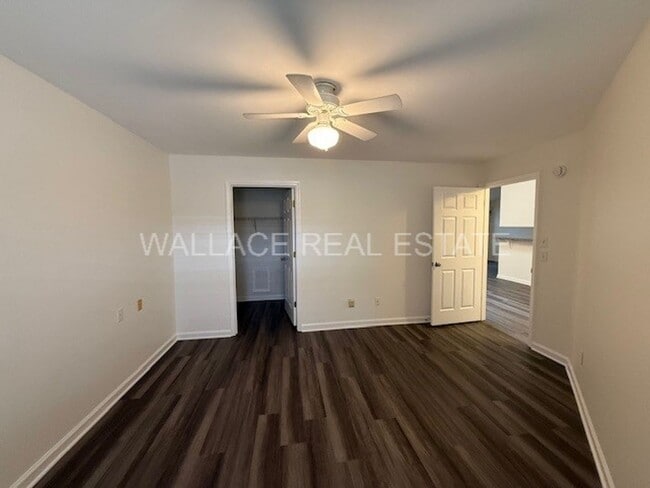Building Photo - UPDATED 2 BEDROOM CONDO IN ADMIRAL BEND!!
