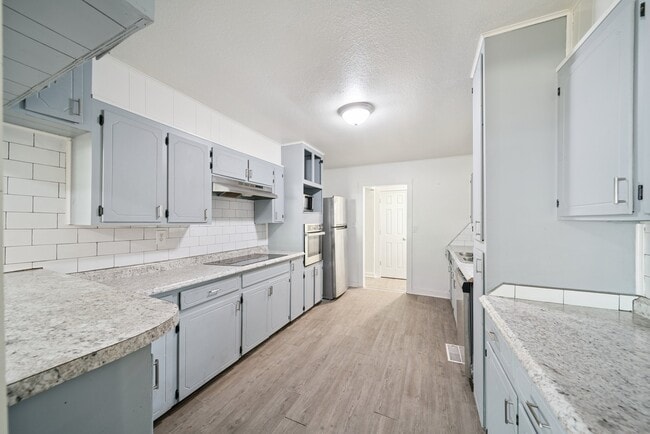 Building Photo - 1304 S Husband St