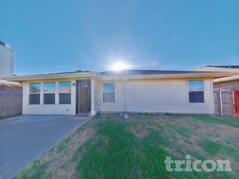 Building Photo - 2413 Castle Creek Dr