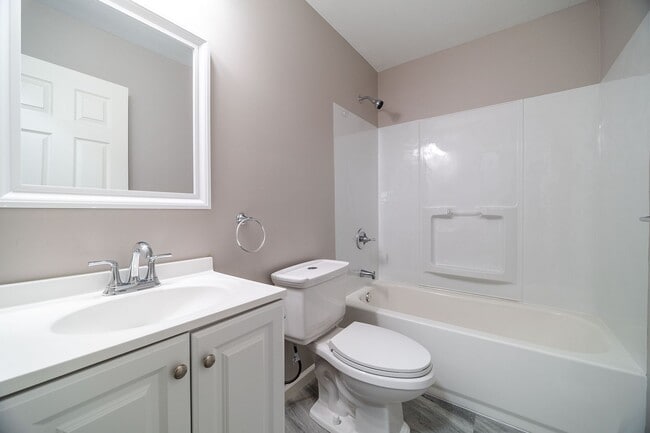 Building Photo - Updated 3 Bedroom Home with Garage!