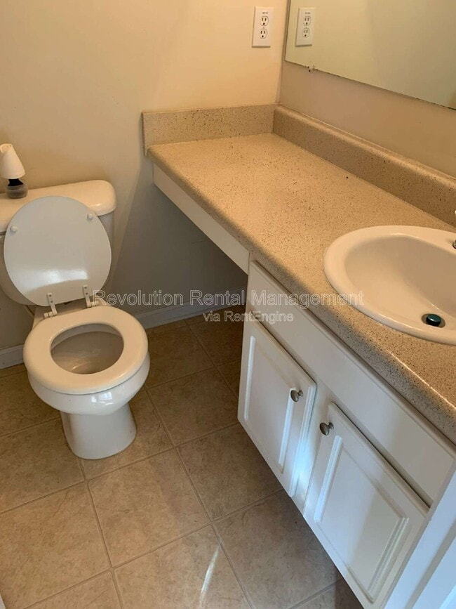 Building Photo - 6800 Blackstone Pl