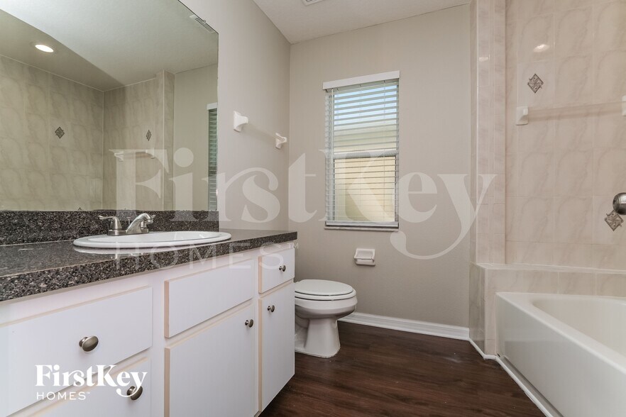 Building Photo - 10121 Briar Cir