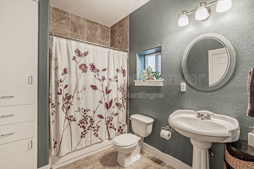 Building Photo - 3033 Welton St