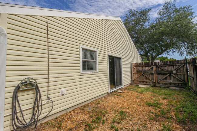 Building Photo - 7870 Blackwood Ln