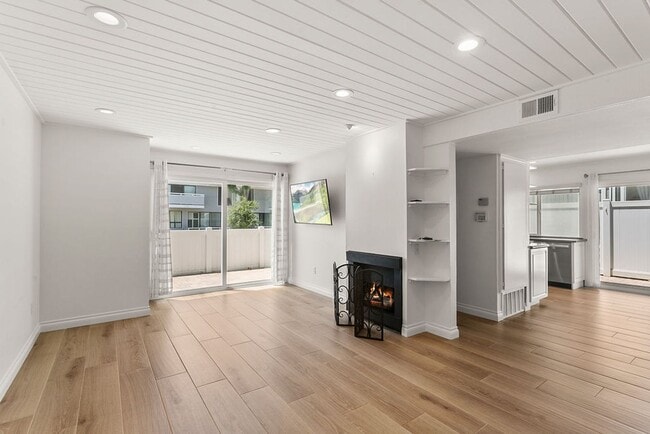 Primary Photo - End-Unit Townhouse in Prime Newport Beach ...