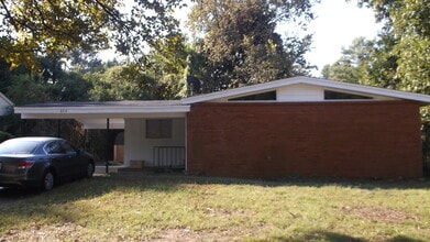 Building Photo - 673 W Raines Rd
