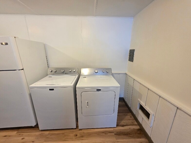 Building Photo - 6137 Memorial Dr