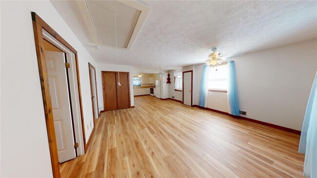 Building Photo - 357 Lowden Point Rd