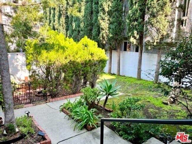 Building Photo - 1727 1/2 Malcolm Ave