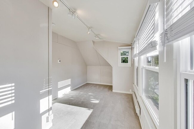 Building Photo - 159 Emerson St