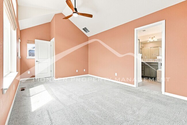 Building Photo - Charming Home with Central AC and Washer/Dryer
