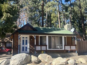 Building Photo - 2bd/ 1 Ba Single-Level Cabin