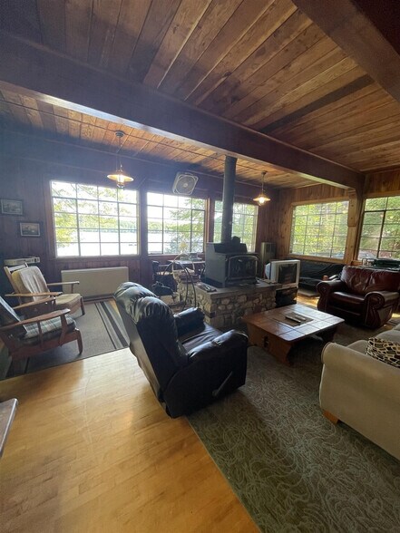 Building Photo - 115 Holly Loop