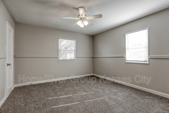 Building Photo - 831 Stewart Ave