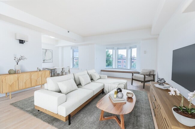 Building Photo - 910 Beacon St