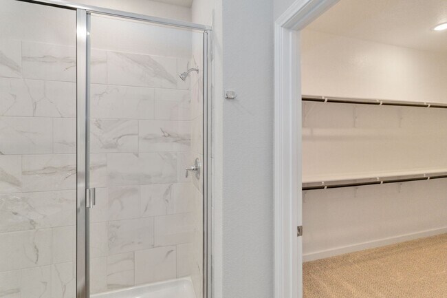 Building Photo - Luxury 3-Bed, 2-Bath Duplex in Emma Park!