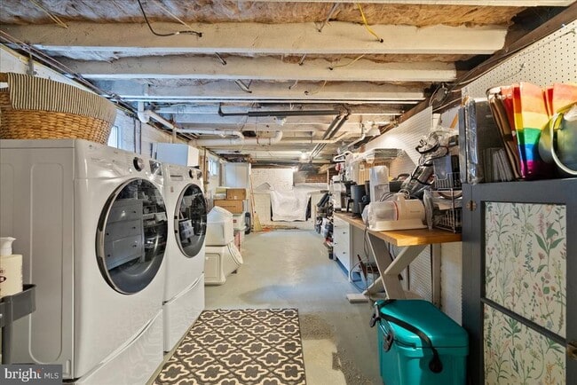 Building Photo - 23 E Walnut St