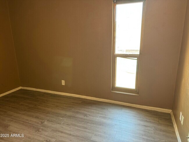 Building Photo - 1424 N 53rd Ave