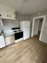 Building Photo - 17 Cottage Green