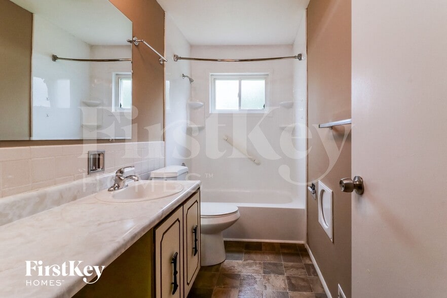 Building Photo - 6155 Fox Chase Ct