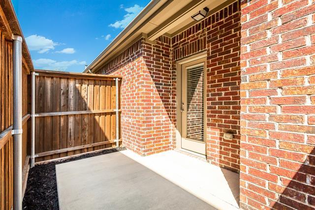 Building Photo - 2104 Miramar Dr