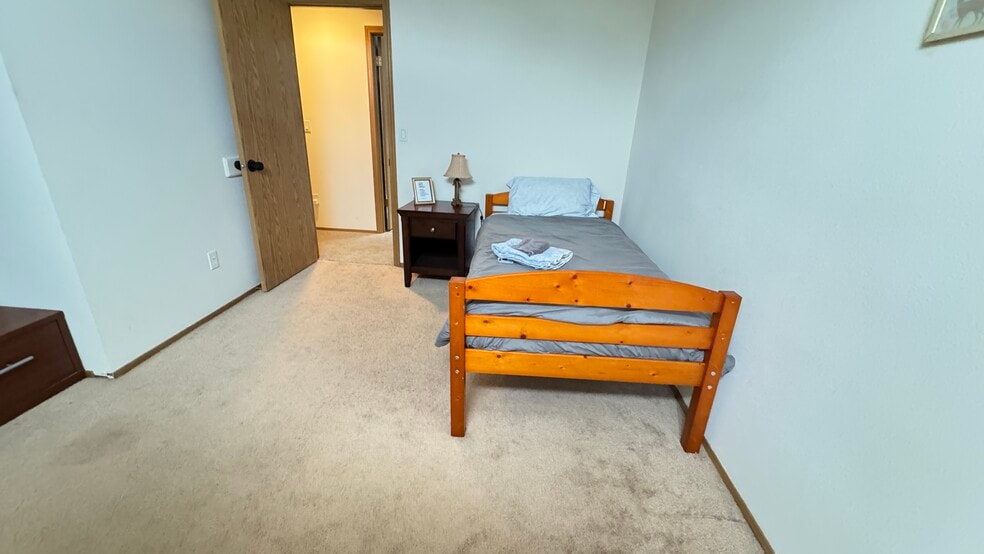 D room with shared bath - 6904 54th Pl NE