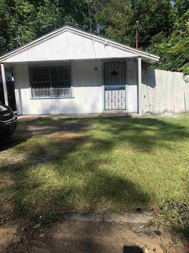 Primary Photo - 1605 N R St