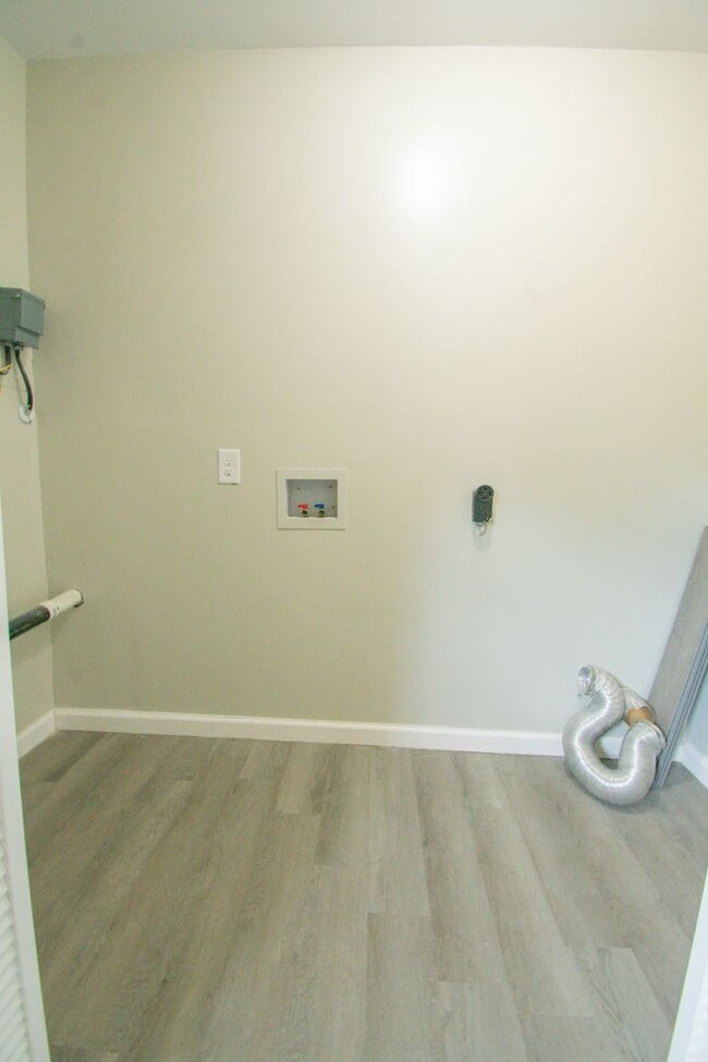 Building Photo - 1401 Thelbert Dr