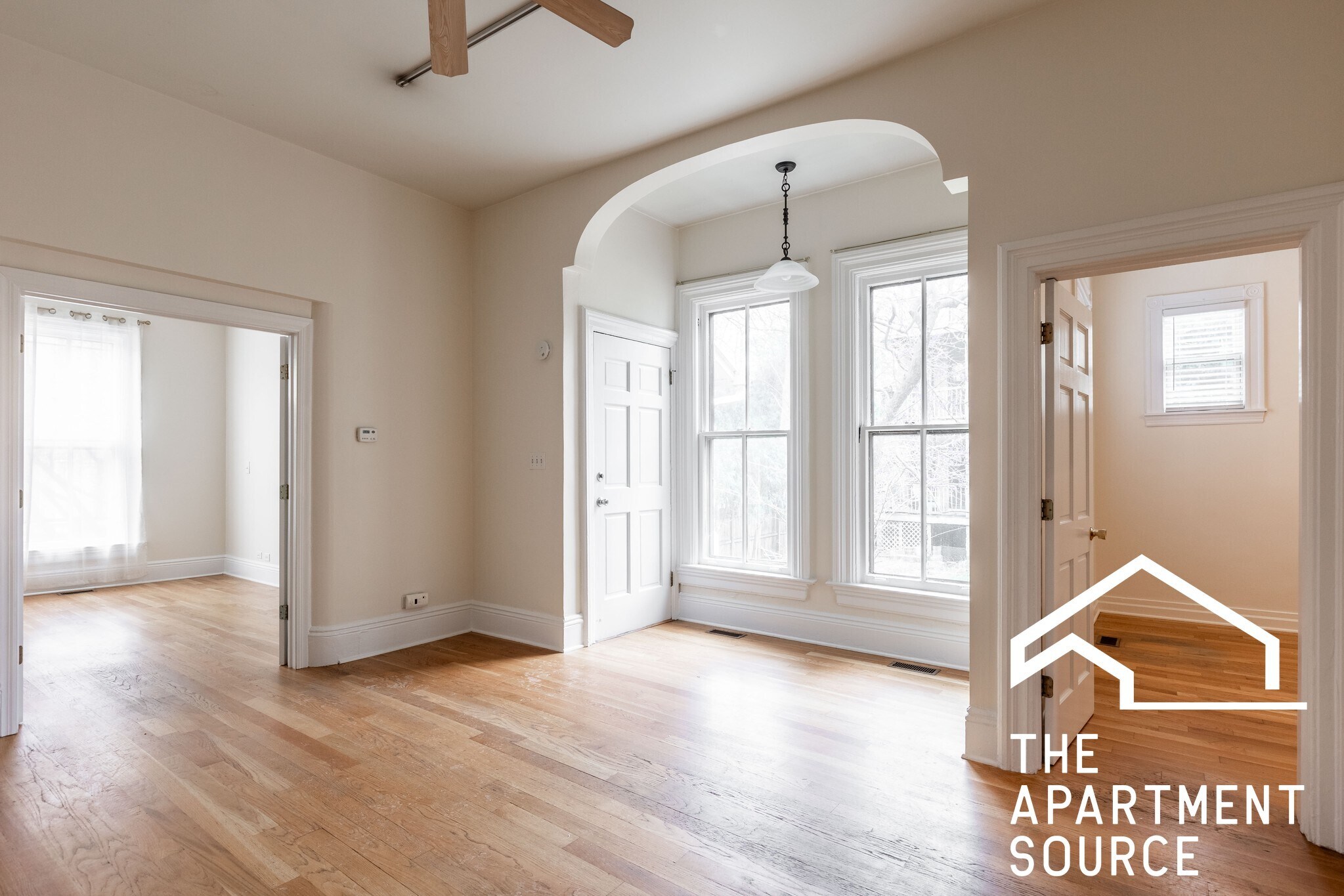 Building Photo - 4410 N Greenview Ave