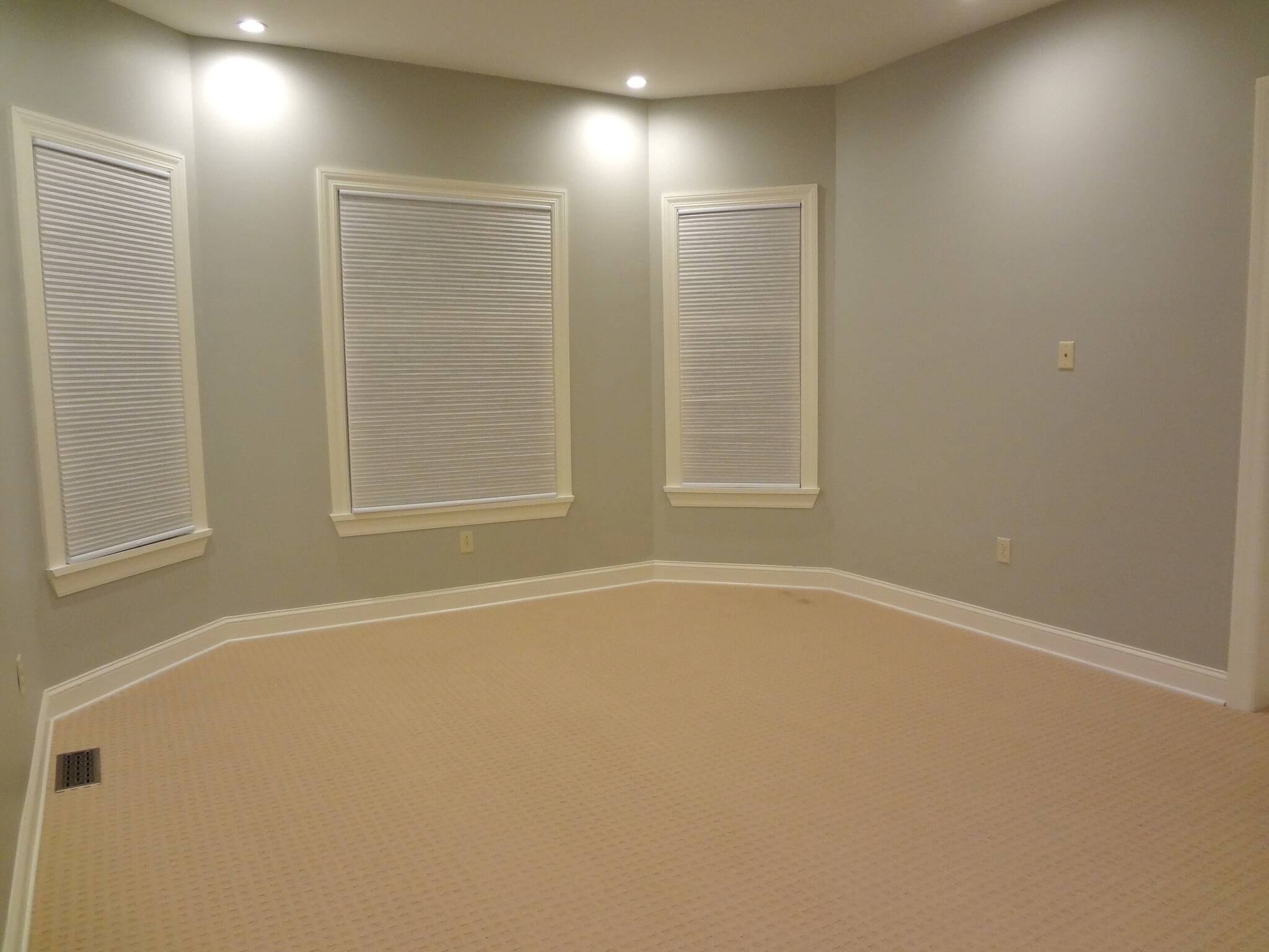 Office or Living Area - 659 E 3rd St