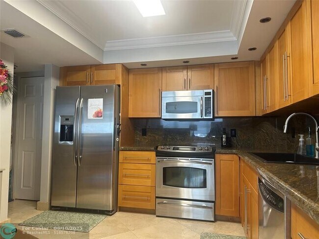 Building Photo - 3500 Galt Ocean Dr