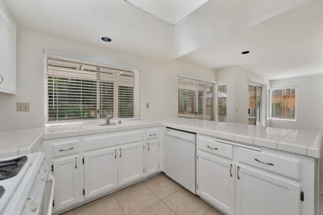 Building Photo - CHARMING HOME IN TEMECULA 3 BD/2.5 BA | OV...