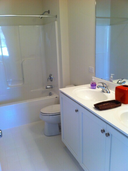 Bath - 18865 Bethpage Dr