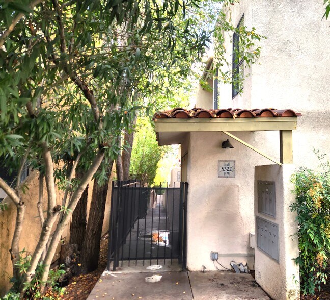 Primary Photo - 5322 Colodny Dr