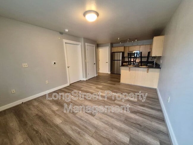 Building Photo - 9837 NE Irving St