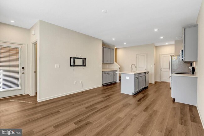 Building Photo - 2508 Neabsco Common Pl