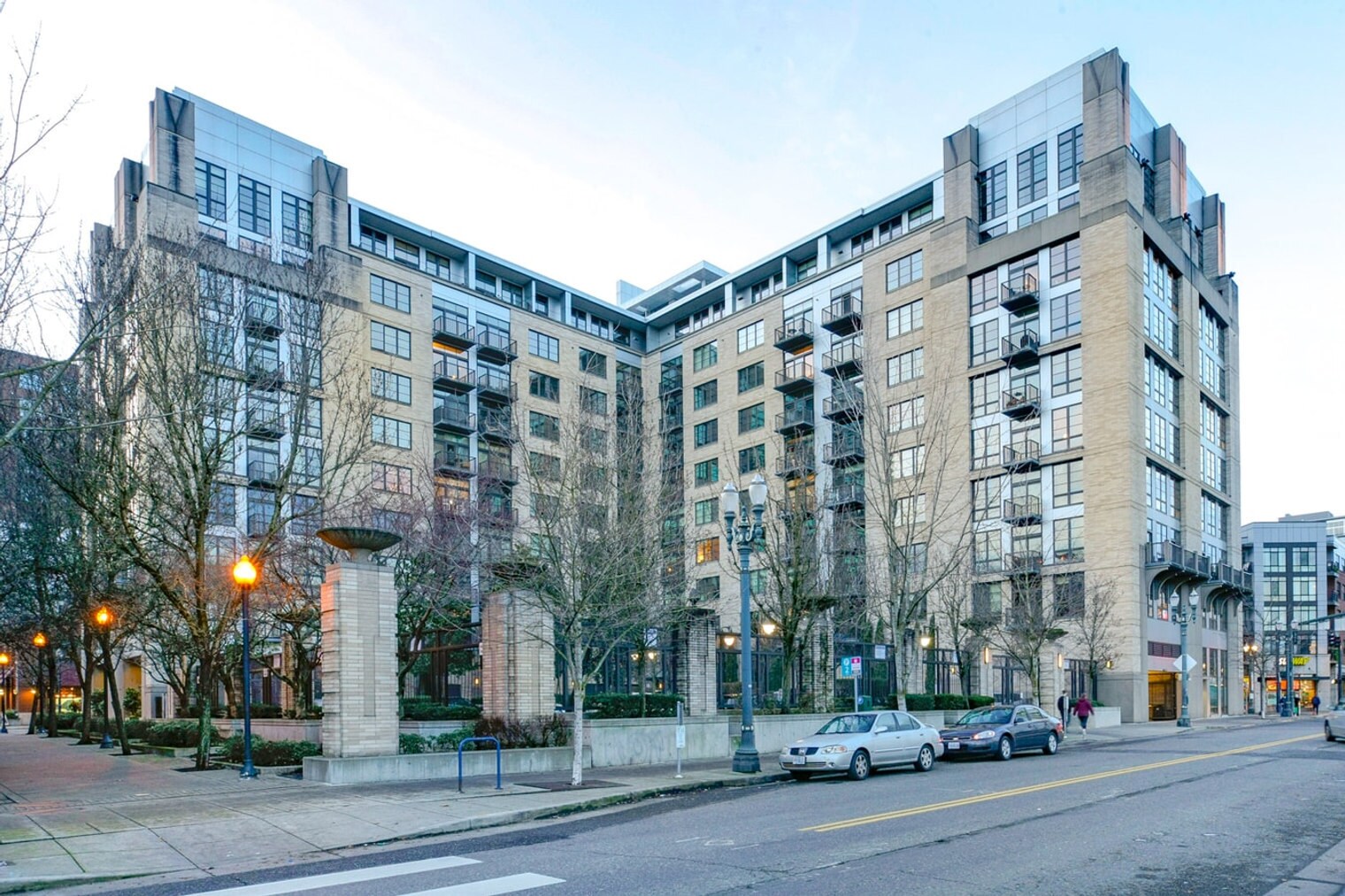 Building Photo - 900 NW Lovejoy St
