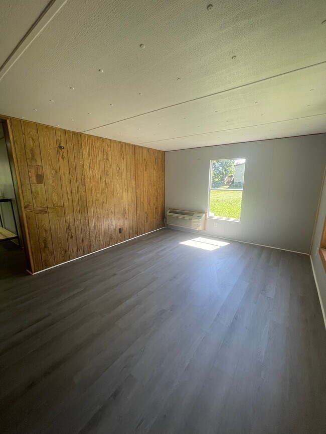 Building Photo - 114 Thomas Dr
