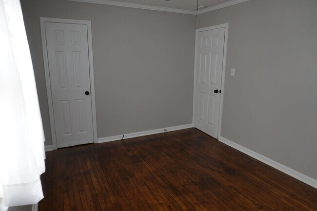 Building Photo - Pet Friendly 3 Bedroom 1 Full Bath located in Northwoods Park!