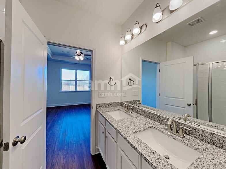 Building Photo - 7072 Creeksong Dr