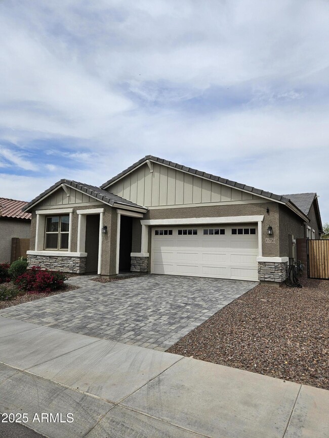 Primary Photo - 10756 W Hadley St