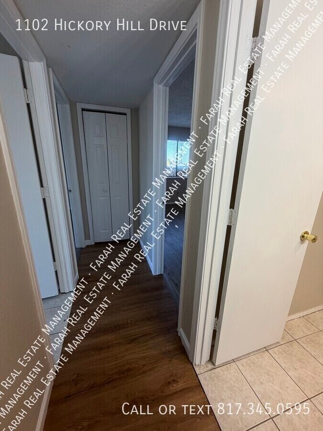 Building Photo - 1102 Hickory Hill Dr