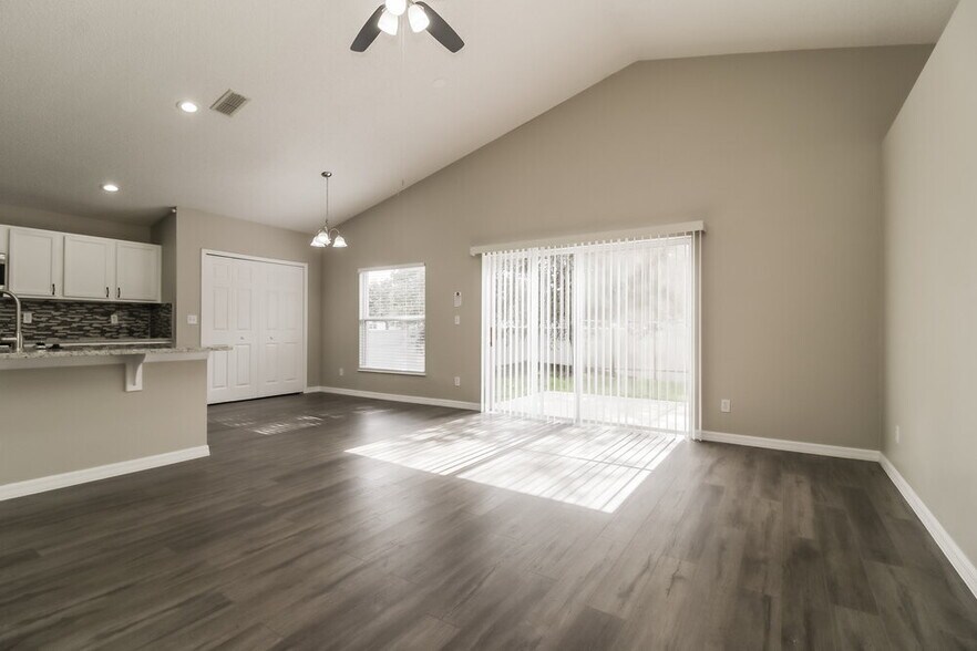 Building Photo - 2285 Merry Rd