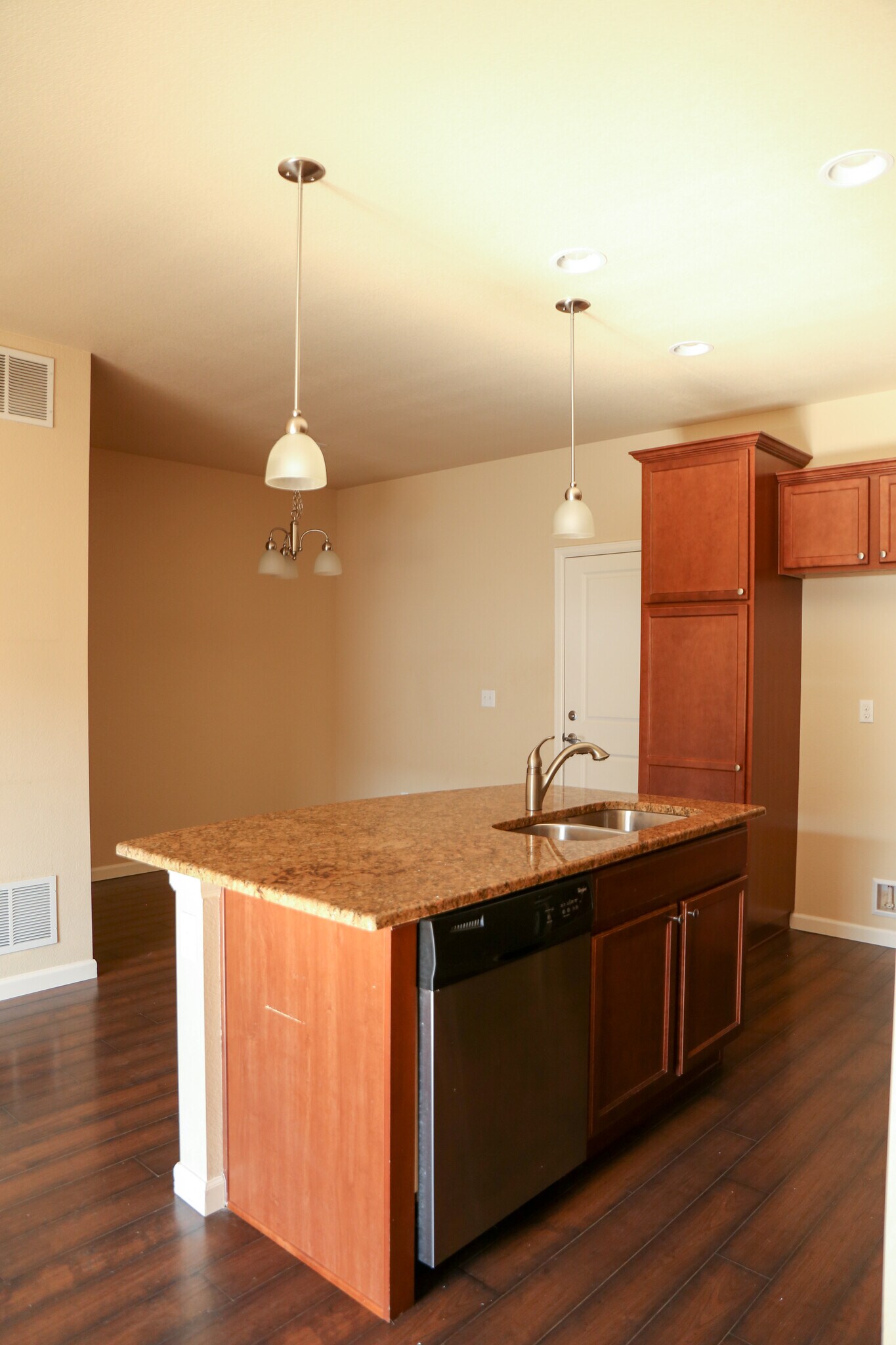 Building Photo - 5580 W 72nd Ave