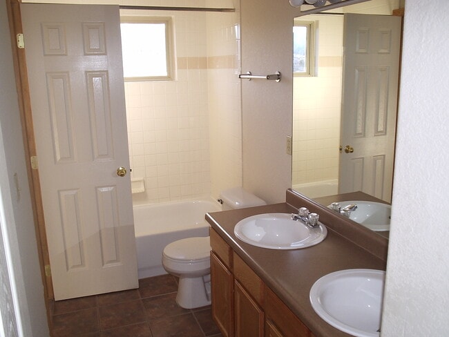 Building Photo - 1642 Columbine Village Dr