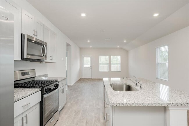 Building Photo - 113 Langston St